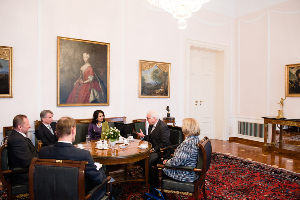 Nach der Überreichung des Beglaubigungsschreiben kommen Bundespräsident Frank-Walter Steinmeier und die Botschafterin zum Gespräch im Salon Luise zusammen.