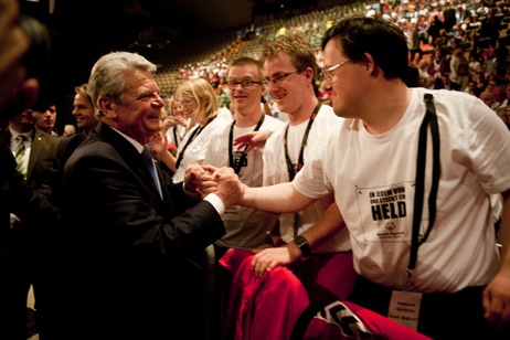 Bundespräsident Joachim Gauck begrüßt Sportler