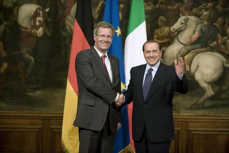 Bundespräsident Christian Wulff (r.) wird von Silvio Berlusconi, Ministerpräsident Italiens, zu einem Gespräch im Palazzo Chigi empfangen.