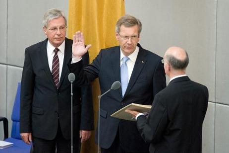 Bundespräsident Christian Wulff mit seiner Frau Bettina Wulff und Bundespräsident a.D. Horst Köhler und seiner Frau Eva Luise Köhler