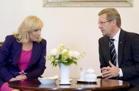 Bundespräsident Christian Wulff empfängt Iveta Radicova, Ministerpräsidentin der Slowakei, zu einem Gespräch im Schloss Bellevue.