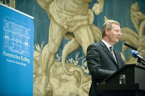 Bundespräsident Christian Wulff während einer Rede auf einer Festveranstaltung im Vortragssaal der Bayerischen Akademie der Wissenschaften anlässlich der Verleihung des Preises des Historischen Kollegs.