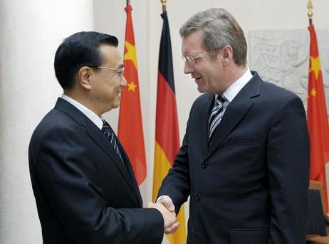 Bundespräsident Christian Wulff (r.) empfängt Li Keqiang, Vize-Premierminister Chinas, zu einem Gespräch im Schloss Bellevue.
