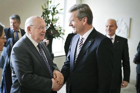 Bundespräsident Christian Wulff empfängt Michail Gorbatschow, ehemaliger Präsident der Sowjetunion, zu einem Mittagessen anlässlich seines 80. Geburtstages im Schloss Bellevue.