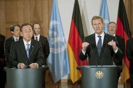 Bundespräsident Christian Wulff (r.) und Ban Ki-moon, Generalsekretär der UNO, während einer gemeinsamen Pressekonferenz im Schloss Bellevue.