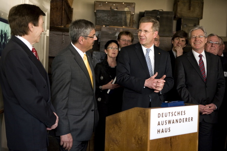 Antrittsbesuch in Bremen - Bundespräsident Christian Wulff beim Besuch des Deutschen Auswandererhauses in Bremerhaven