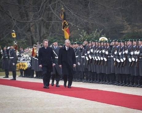 Empfang mit militärischen Ehren im Park