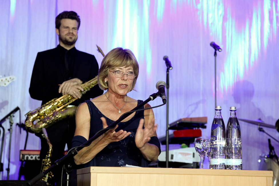 Daniela Schadt hält eine Rede in Mahlow anlässlich des Besuchs der Deutschen Parkinson Gala