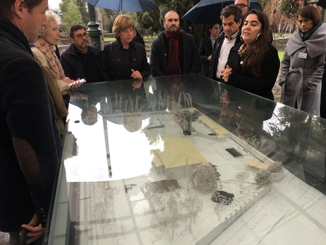Daniela Schadt besucht die Gedenkstätte Villa Grimaldi