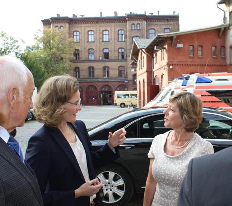 Daniela Schadt beim Austausch mit der Erbprinzessin von und zu Liechtenstein anlässlich des Besuchs des Sprachkursprojektes 'Liechtenstein Languages'