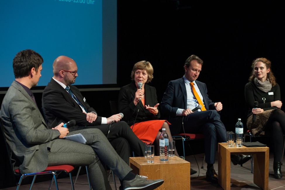 Daniela Schadt beim Austausch zum Thema: 'Neustart – Zuwanderung als Chance für unser Land' anlässlich des Besuchs der Dialog-Veranstaltung 'Deutschland rundet auf'