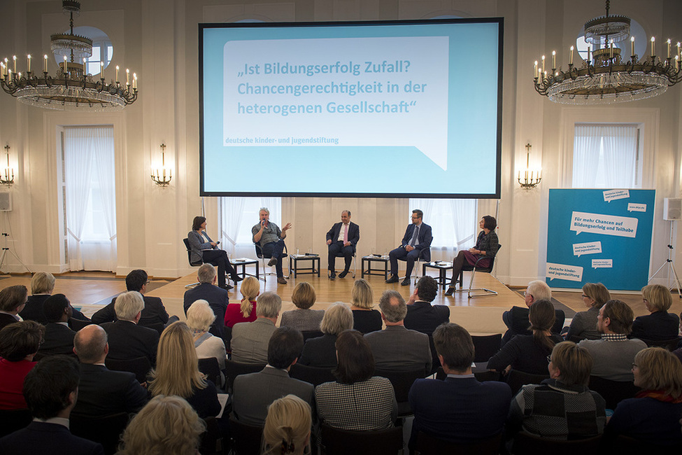 Daniela Schadt beim der Diskussion im Großen Saal anlässlich der Teilnahme am Fachimpuls der Deutschen Kinder- und Jugendstiftung