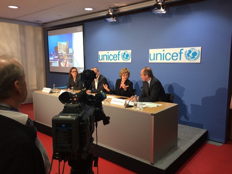 Daniela Schadt nimmt an der UNICEF-Pressekonferenz "Hilferuf aus Syrien" teil