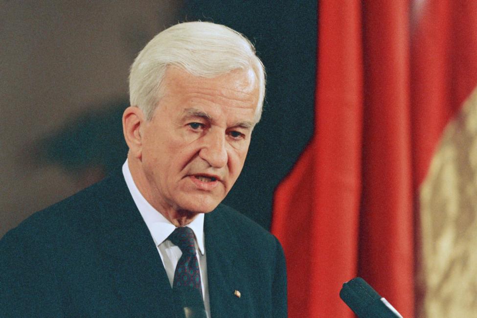 Bundespräsident Richard von Weizsäcker beim Staatsakt 40 Jahre Grundgesetz in der Beethovenhalle in Bonn, 24. Mai 1989