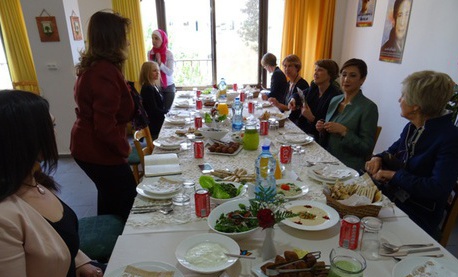 Elke Büdenbender beim Mittagessen der 'Palestinian Working Women’s Society for Development' anlässlich der Besuche in Israel und in den Palästinensischen Gebieten