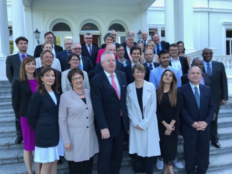 Elke Büdenbender bei der Begegnung mit Akteuren aus Politik, Kultur, Wirtschaft, Entwicklungszusammenarbeit und Wissenschaft anlässlich des Abendessens  des Global Media Forum‎ auf Einladung der Deutschen Welle in der Villa Hammerschmidt in Bonn 