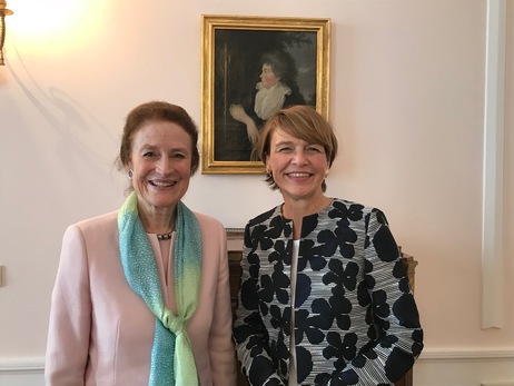 Elke Büdenbender hat die neue UNICEF-Exekutivdirektorin Henrietta Fore in Schloss Bellevue getroffen