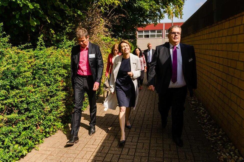 Elke Büdenbender beim Besuch des Berufsbildungszentrums Euskirchen