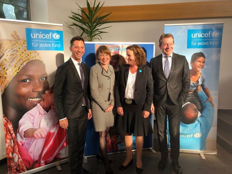 Elke Büdenbender hat am Benefizkonzert zum 50-jährigen Jubiläum der UNICEF-Arbeitsgruppe Siegen teilgenommen