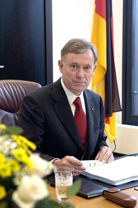 Bundespräsident Köhler am Schreibtisch
