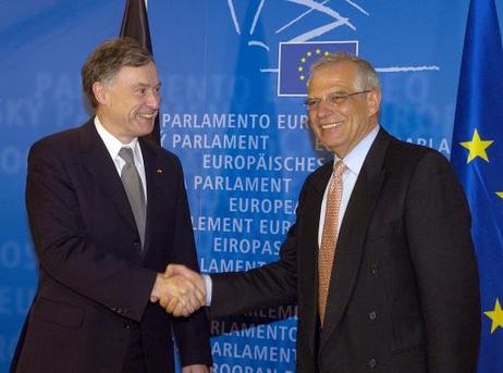 Bundespräsident Horst Köhler (r.) wird von Josep Borrell Fontelles, Präsidenten des Europäischen Parlaments, zu einem Gespräch empfangen.