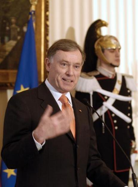 Bundespräsident Horst Köhler (l.) nach den Gesprächen mit dem italienischen Staaatspräsidenten vor der Presse. Beide haben die EU-Staaten eindringlich zur Ratifizierung der europäischen Verfassung aufgerufen und außerdem gefordert, die Stabilität des Euro