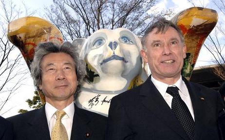 Bundespräsident Horst Köhler (r.) und Junichiro Koizumi, Ministerpräsident Japans, eröffnen gemeinsam die Ausstellung 'United Buddy Bears'.