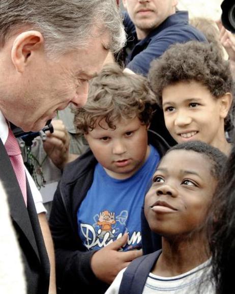 Bundespräsident Horst Köhler im Gespräch mit Kindern auf der Bundesgartenschau.