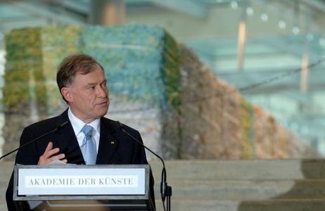 Bundespräsident Horst Köhler (l.) während seiner Rede anlässlich der Einweihung des neuen Gebäudes der Akademie der Künste.