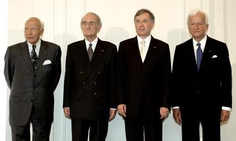 Bundespräsident Horst Köhler (2.v.r.) mit den Bundespräsidenten a.D. Richard von Weizsäcker (r.); Walter Scheel (l.); Johannes Rau. Anlass des Treffens ist der 85. Geburtstag Richard von Weizsäckers.