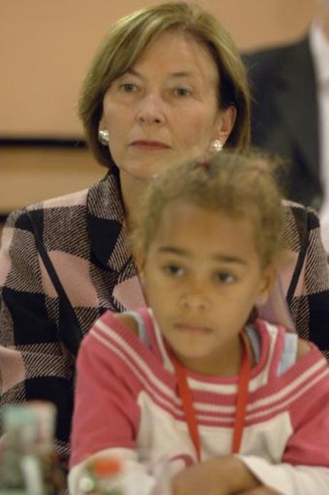 Eva Luise Köhler, Ehefrau des Bundespräsidenten, besucht in ihrer Eigenschaft als Schirmherrin der 'Allianz Chronischer Seltener Erkrankungen' (Achse), ein Kleinwüchsigenzentrum.