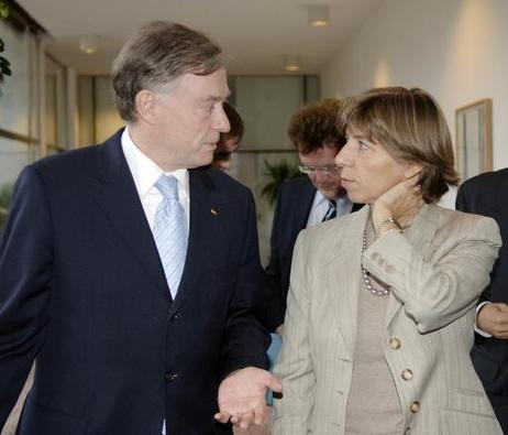 Bundespräsident Horst Köhler im Gespräch mit Cathérine Colonna, Ministerin für Europäische Angelegenheiten der Französischen Republik. Der Bundespräsident nimmt am Staatsakt '50 Jahre Volksabstimmung zum Saarstatut' und an der Saar-Feier teil.