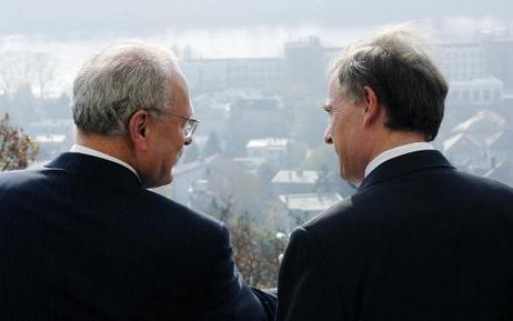 Bundespräsident Horst Köhler im Gespräch mit Ivan Gasparovic, Präsident der Slowakischen Republik, nach dem Mittagessen auf der Terrasse des Hotels Borik.