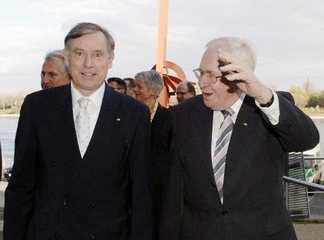 Bundespräsident Horst Köhler im Gespräch mit Bernhard Vogel, Vorsitzender der Konrad-Adenauer-Stiftung, am Rhein.