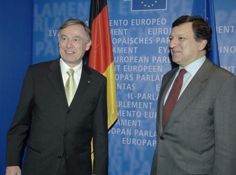Bundespräsident Horst Köhler (l.) wird von Jose Manuel Barroso, Präsident der Europäischen Kommission, zu einem Gespräch empfangen.