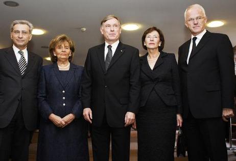 Bundespräsident Horst Köhler und seine Frau Eva Luise auf der Trauerfeier zum Gedenken an Paul Spiegel, den verstorbenen Vorsitzenden des Zentralrats der Juden (v.l.: Salomon Korn, Präsidiumsmitglied im Zentralrat der Juden in Deutschland; Charlotte Knobl