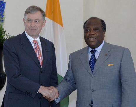 Bundespräsident Horst Köhler begrüßt Charles Konan Banny, Premierminister von Cote d Ivoire (Elfenbeinküste), zu einem Gespräch im Schloss Bellevue.
