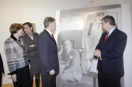 Bundespräsident Horst Köhler (M.) im Jean-Lurçat-Museum, das Werke des 1966 verstorbenen französischen Künstlers zeigt (r.: Peter Müller, Ministerpräsident des Saarlandes, l.: Eva Luise Köhler; Astrid Gercke-Müller).