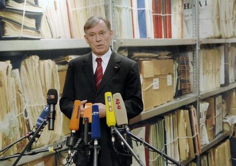 Bundespräsident Horst Köhler während eines Pressestatements in der Stasi-Unterlagenbehörde in Berlin-Lichtenberg.