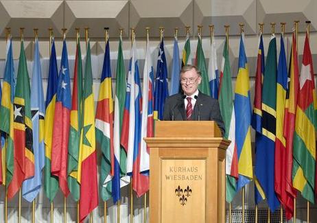 Bundespräsident Horst Köhler während einer Rede zur Eröffnung der Tagung der Paritätischen Parlamentarischen Versammlung der Staaten der EU und Afrikas, der Karibik und des Pazifik im Kurhaus Wiesbaden.