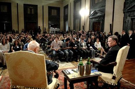 Bundespräsident Horst Köhler und Giorgio Napolitano, Präsident Italiens (r.), während einer Diskussion mit Studenten der Universität Siena (Universitas Senarum).