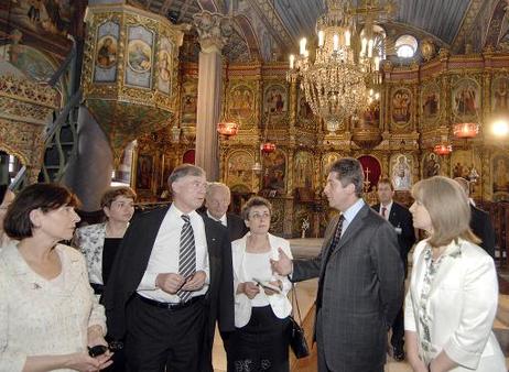 Bundespräsident Horst Köhler und seine Frau Eva Luise (l.) in der St. Konstantin und Helena Kirche (r.: Georgi Parvanov, Präsident Bulgariens und seine Frau Zorka Parvanova).