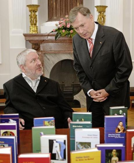 Bundespräsident Horst Köhler (r.) im Gespräch mit Eckhard Thiele, Redakteur der Tschechischen Bibliothek.