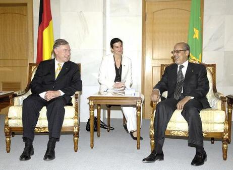 Bundespräsident Horst Köhler (l.) im Gespräch mit Sidi Mohamed Ould Cheikh Abdallahi, Präsident Mauretaniens.