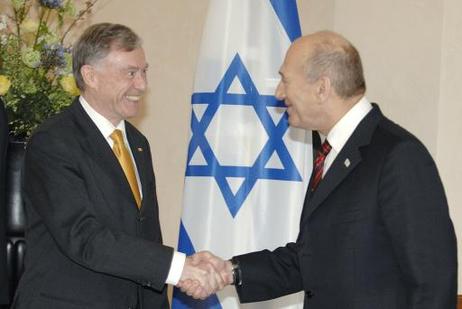 Bundespräsident Horst Köhler (l.) empfängt Ehud Olmert, Premierminister Israels, zu einem Gespräch im Schloss Bellevue.