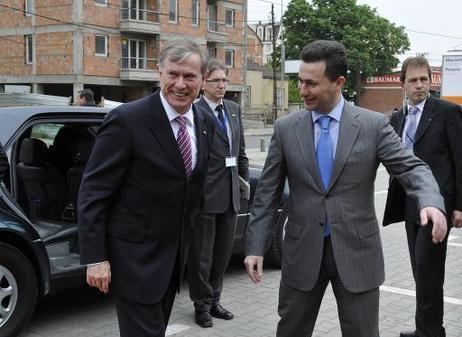 Bundespräsident Horst Köhler (l.) wird von Nikola Gruevski, Ministerpräsident Mazedoniens, zu einem Gespräch empfangen.