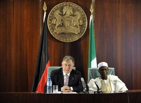 Bundespräsident Horst Köhler und Umara Yar'Adua, Präsident Nigerias, während einer gemeinsamen Pressekonferenz.