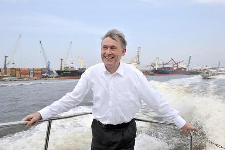 Bundespräsident Horst Köhler während einer Hafenrundfahrt.