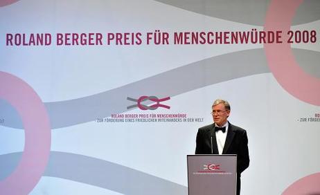 Bundespräsident Horst Köhler während eines Grußwortes anlässlich der Verleihung des Roland-Berger-Preises für Menschenwürde.