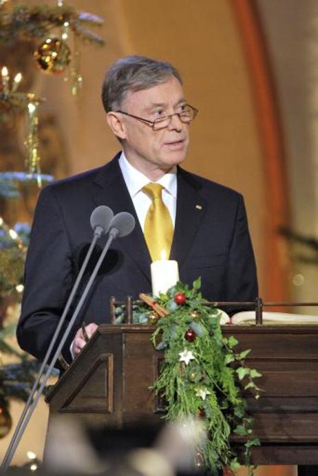 Bundespräsident Horst Köhler liest die Weihnachtsgeschichte aus dem Lukas-Evangelium in der St. Johannis-Kirche.